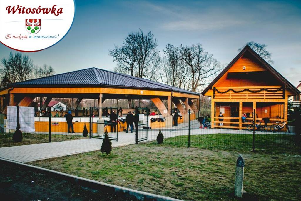 Pokoje Goscinne W Centrum Kultury Wsi Polskiej Wierzchoslawice Exterior photo