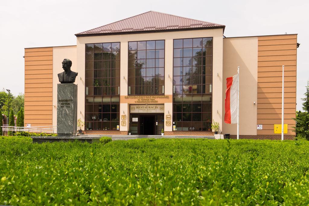 Pokoje Goscinne W Centrum Kultury Wsi Polskiej Wierzchoslawice Exterior photo