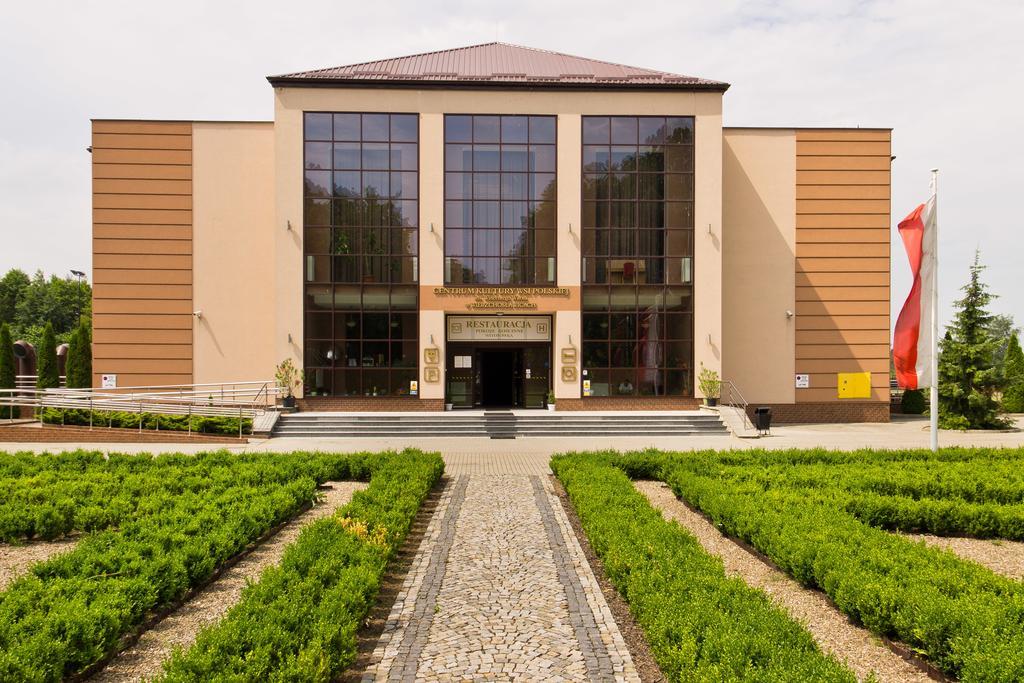 Pokoje Goscinne W Centrum Kultury Wsi Polskiej Wierzchoslawice Exterior photo